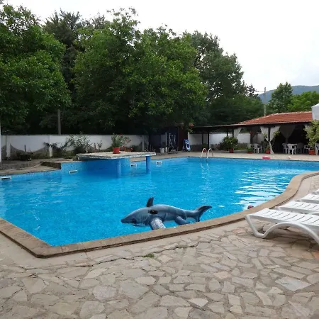 тратонзос Guest house Malko Turnovo